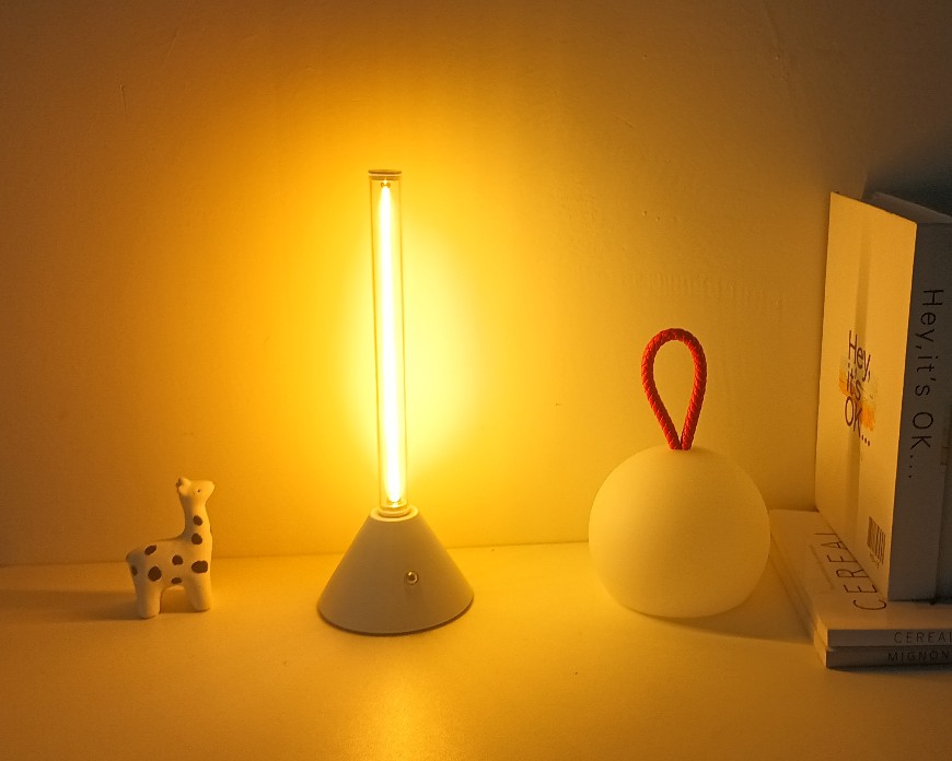 Decorative table lamp