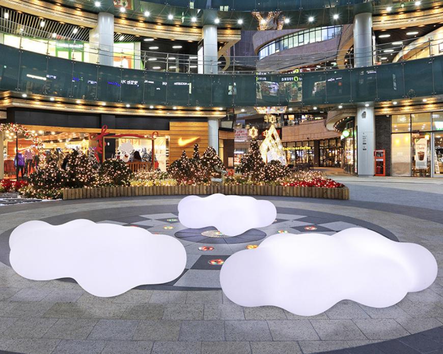Outdoor glowing cloud light